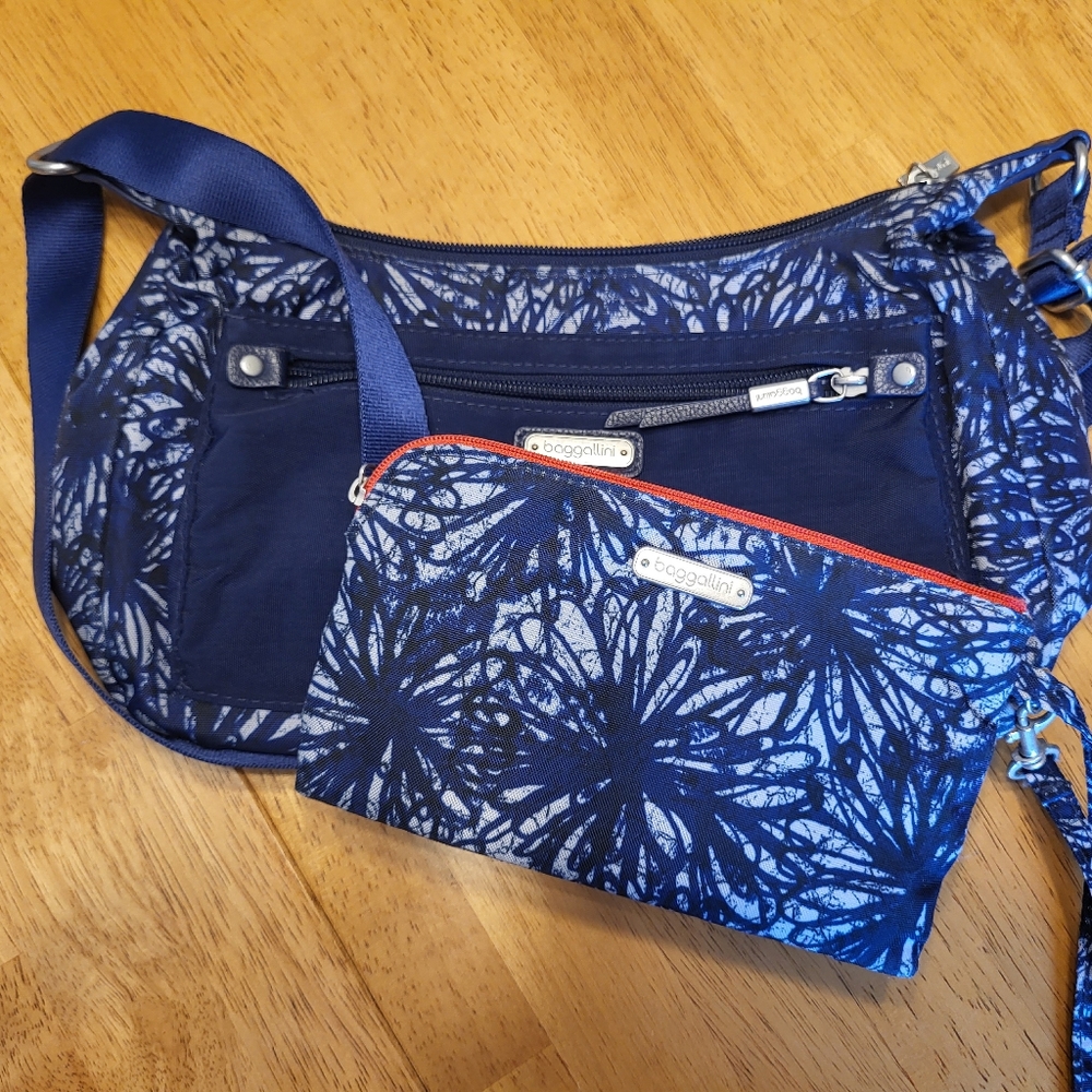 Blue Floral Baggallini Out And About Bagg With RFID Phone Wristlet